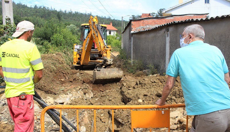 O alcalde visitou as obras de saneamento de Entrecruces