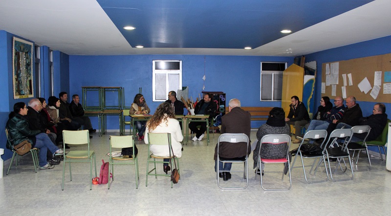 Interior do centro social de Ramil durante unha reunin do Consello Parroquial de Rus